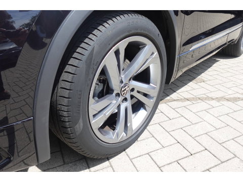 Volkswagen Tiguan 1.5 TSI R-Line PANO KEYLESS VOL'