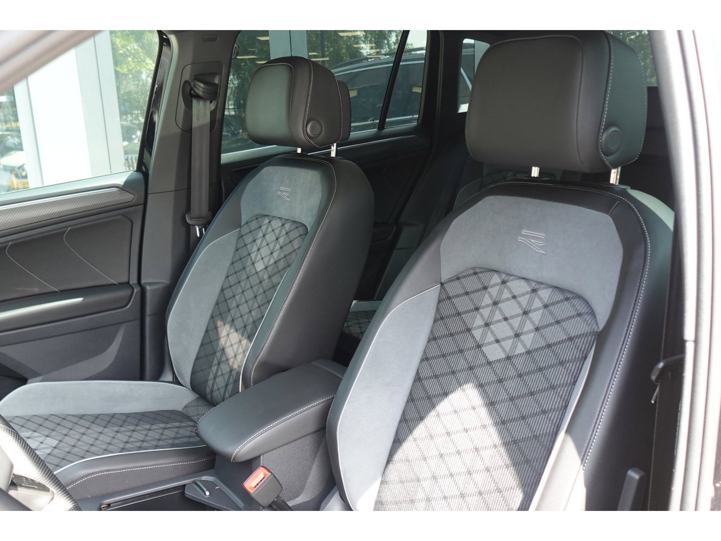 Volkswagen Tiguan 1.5 TSI R-Line PANO KEYLESS VOL'