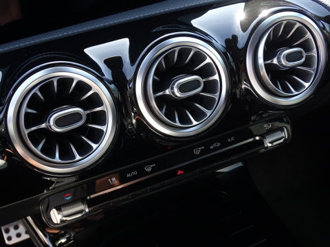 Mercedes-Benz A-Klasse 220 automaat / Premium Plus / AMG-Pakket / LED