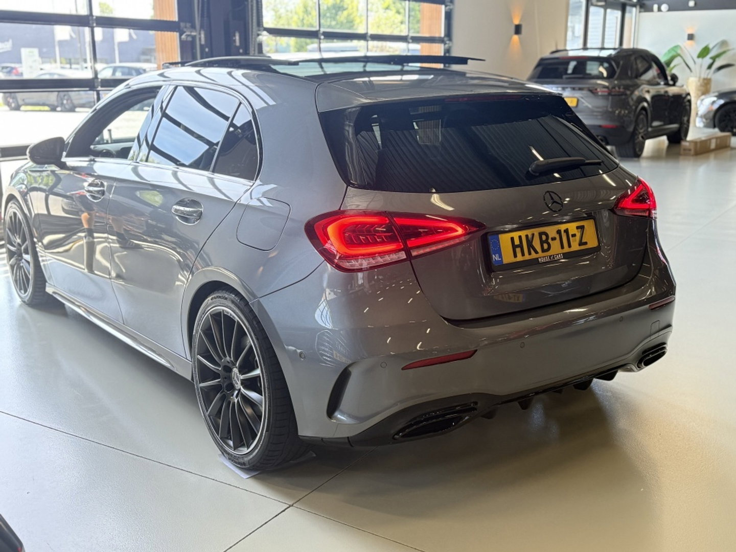 Mercedes-Benz A-Klasse 220 automaat / Premium Plus / AMG-Pakket / LED