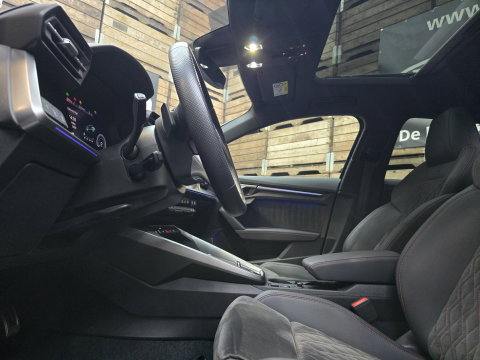 Audi A3 Sportback 45 TFSI e S edition Competition Matrix Pano HUD Camera S line 19"LM