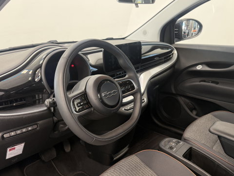 Fiat 500 Icon 42 kWh PDC Keyless GO 24 Maanden garantie* (Vraag naar de voorwaarden)