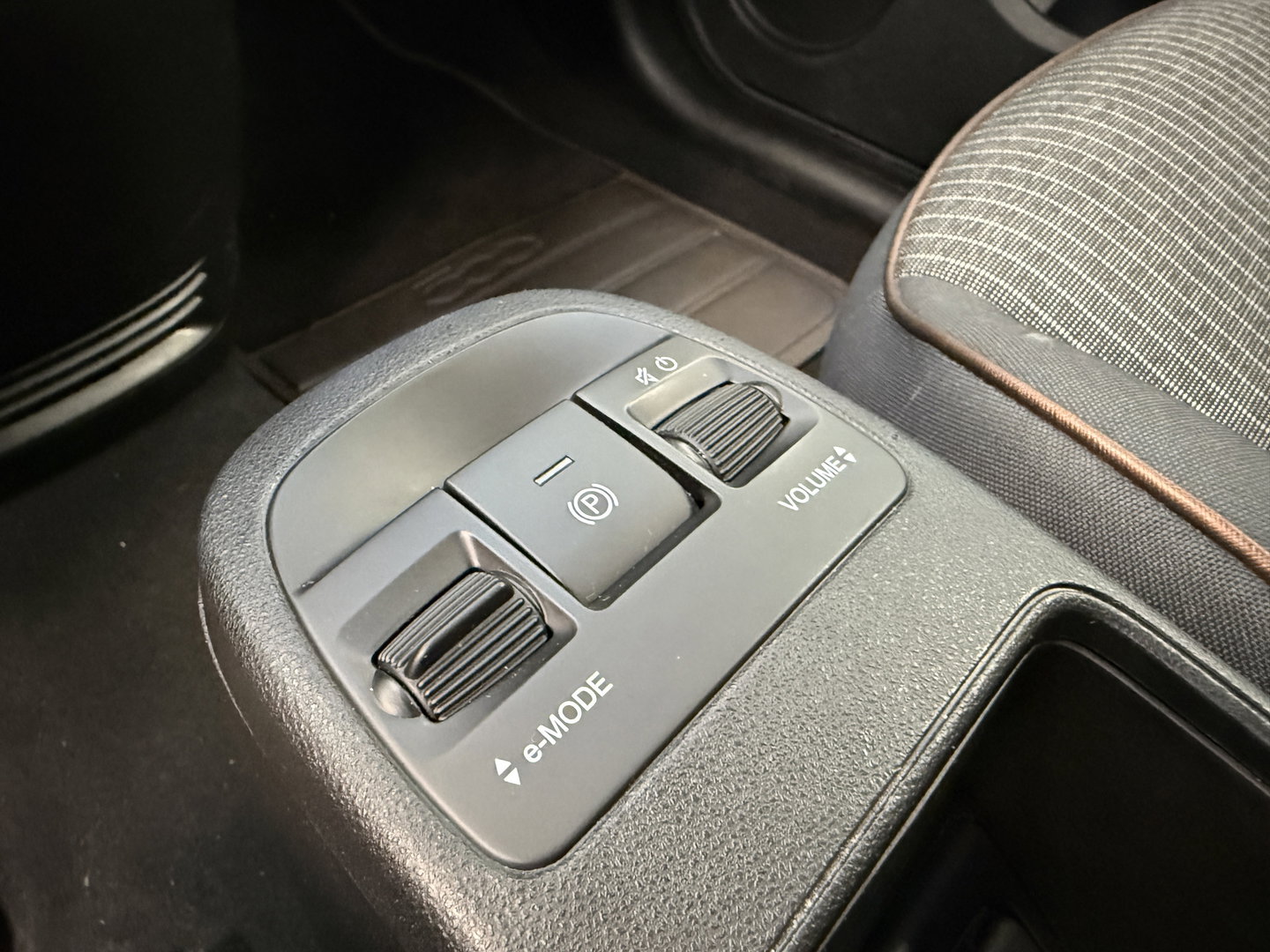 Fiat 500 Icon 42 kWh PDC Keyless GO 24 Maanden garantie* (Vraag naar de voorwaarden)