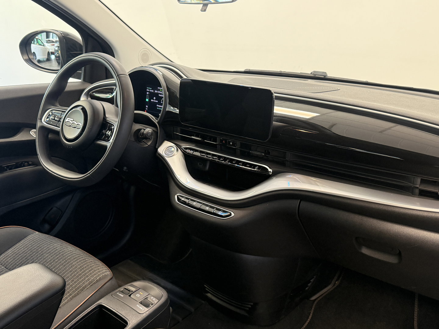 Fiat 500 Icon 42 kWh PDC Keyless GO 24 Maanden garantie* (Vraag naar de voorwaarden)
