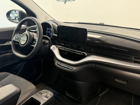 Fiat 500 Icon 42 kWh PDC Keyless GO 24 Maanden garantie* (Vraag naar de voorwaarden)