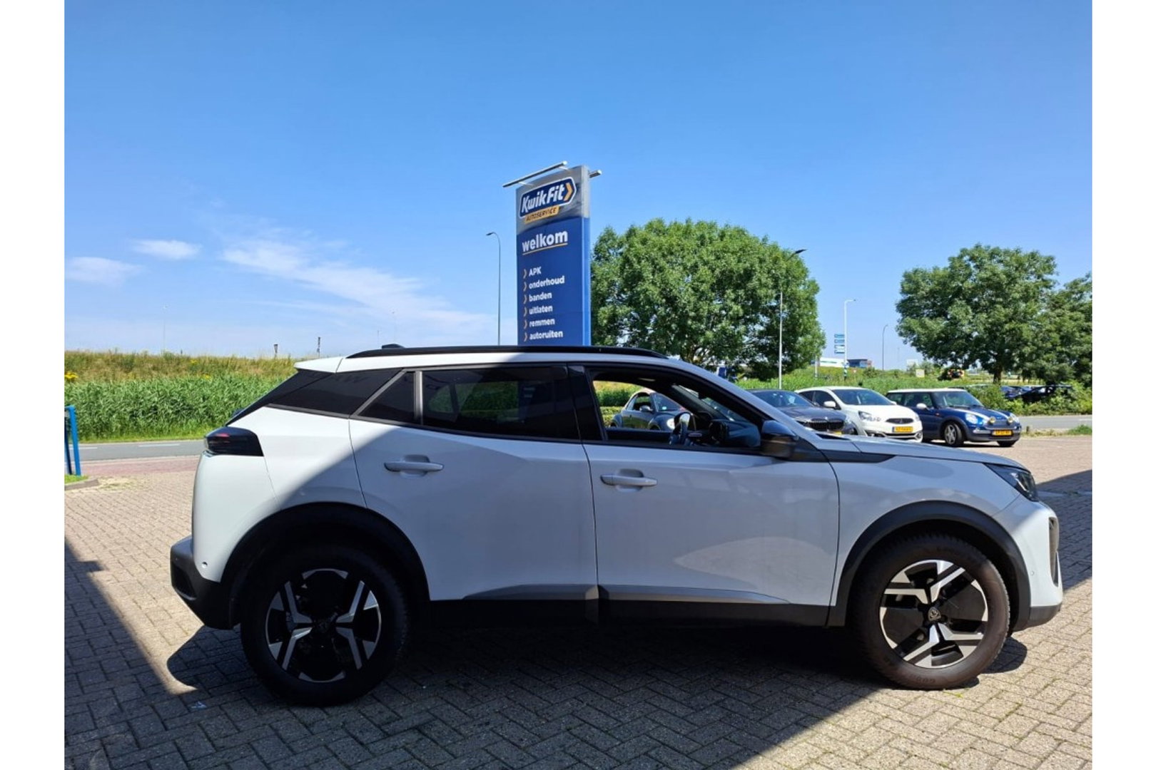 Peugeot 2008 1.2 PURETECH ALLUREPACK AUTOMAAT 130PK AIRCO NAVI CLIMA PDC-CAMERA