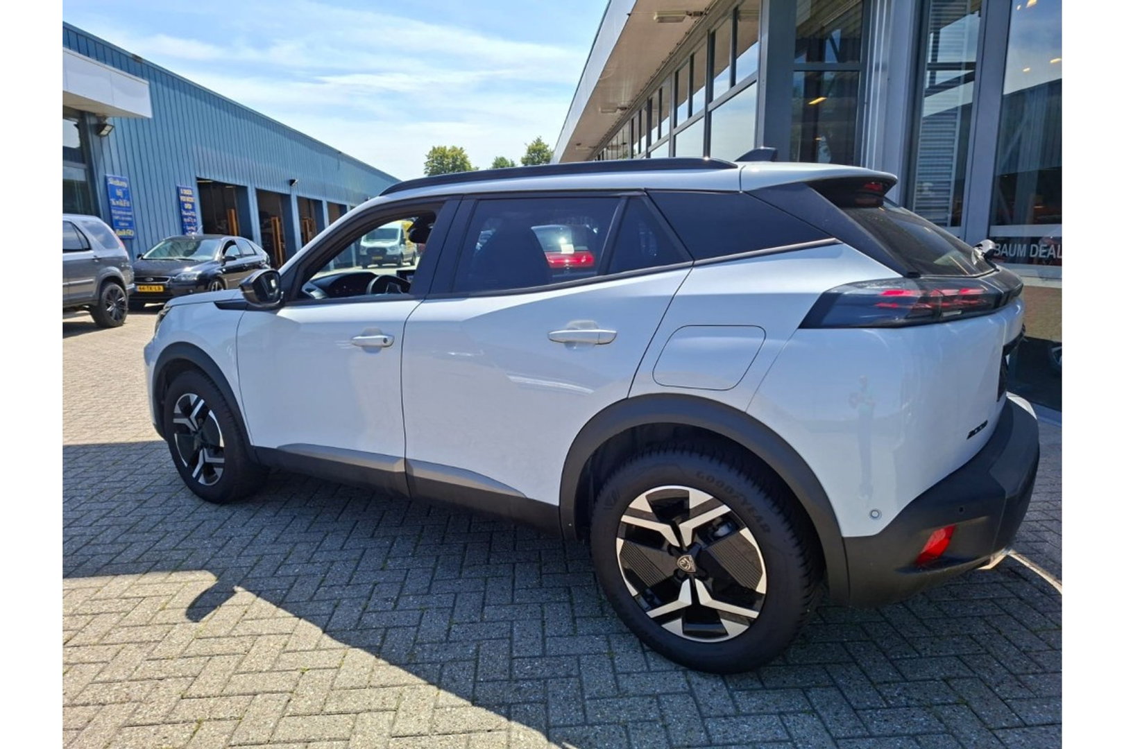 Peugeot 2008 1.2 PURETECH ALLUREPACK AUTOMAAT 130PK AIRCO NAVI CLIMA PDC-CAMERA