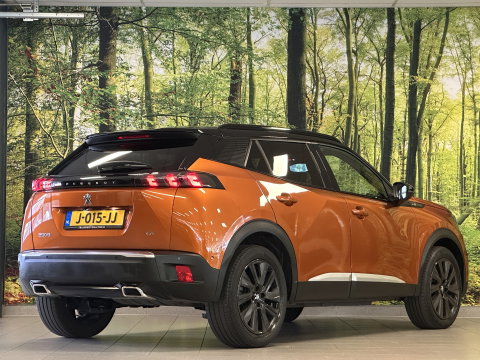 Peugeot 2008 1.2 PureTech GT | 155 PK! | D-Riem Vervangen | Apple Carplay | Android Auto | Panoramadak | Lane Assist | Dodehoeksensor | Adaptieve Cruise Control | Stoelverwarming | Focal Sound | DAB | Sfeerverlichting |