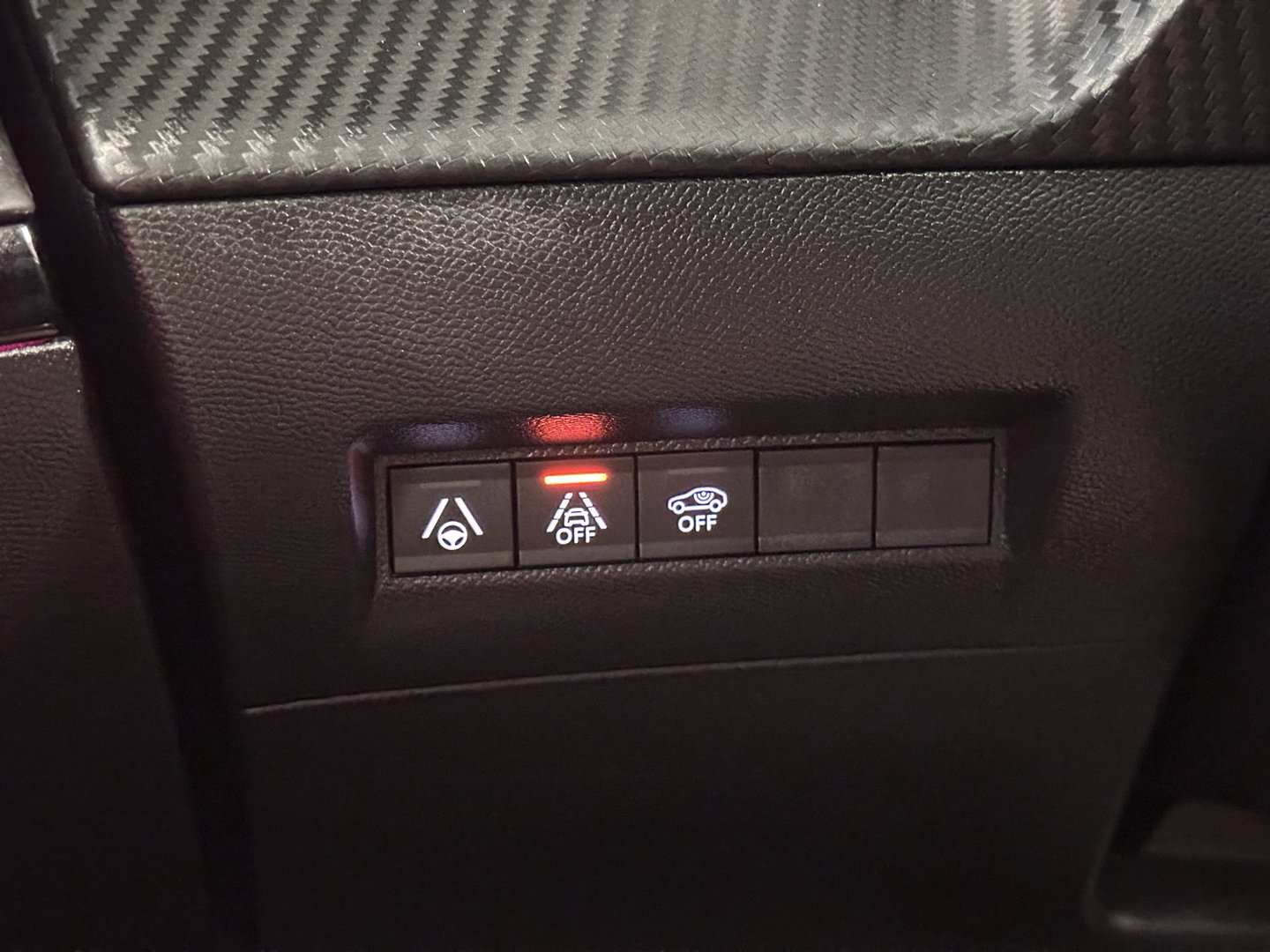 Peugeot 2008 1.2 PureTech GT | 155 PK! | D-Riem Vervangen | Apple Carplay | Android Auto | Panoramadak | Lane Assist | Dodehoeksensor | Adaptieve Cruise Control | Stoelverwarming | Focal Sound | DAB | Sfeerverlichting |
