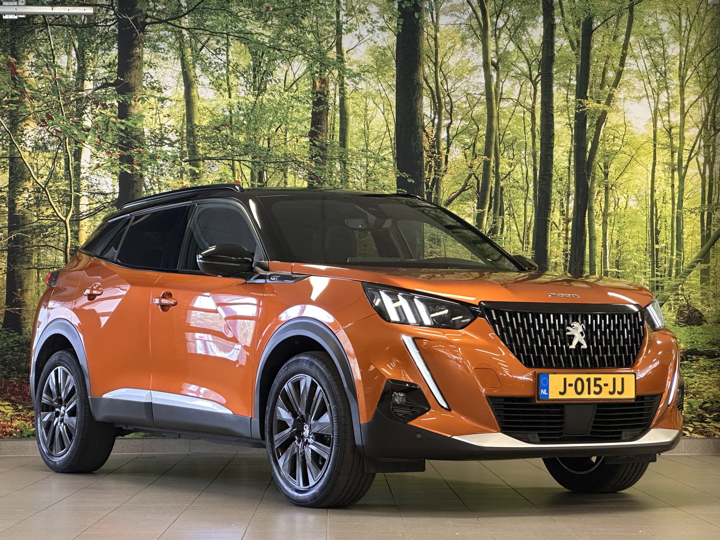 Peugeot 2008 1.2 PureTech GT | 155 PK! | D-Riem Vervangen | Apple Carplay | Android Auto | Panoramadak | Lane Assist | Dodehoeksensor | Adaptieve Cruise Control | Stoelverwarming | Focal Sound | DAB | Sfeerverlichting |