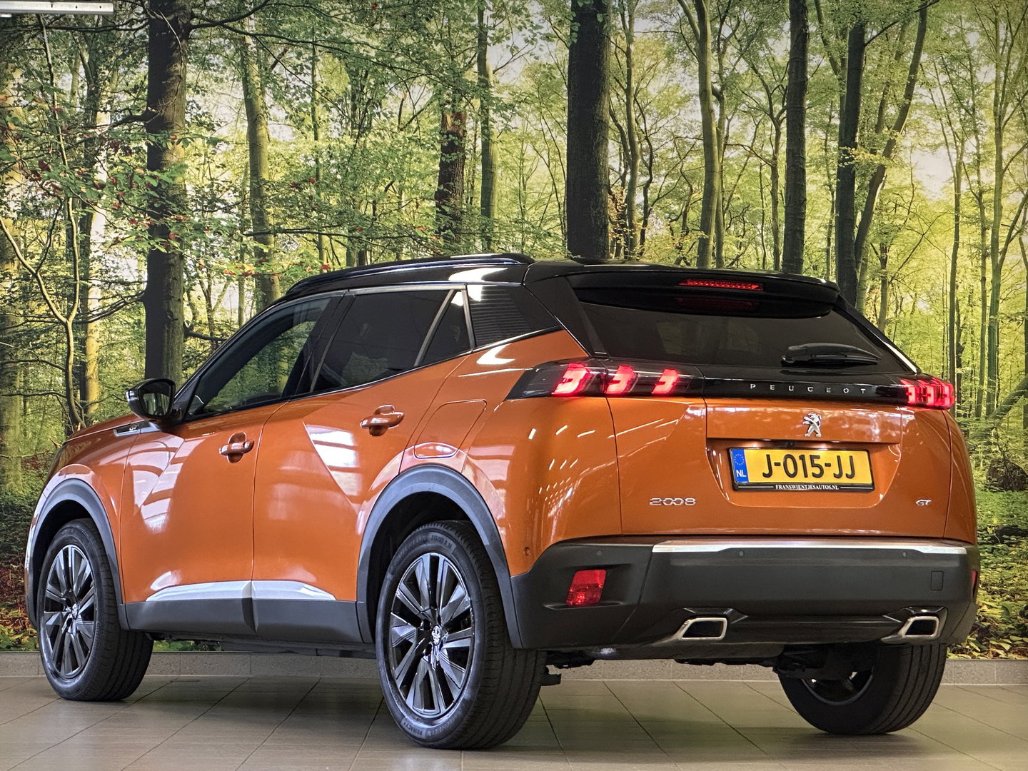 Peugeot 2008 1.2 PureTech GT | 155 PK! | D-Riem Vervangen | Apple Carplay | Android Auto | Panoramadak | Lane Assist | Dodehoeksensor | Adaptieve Cruise Control | Stoelverwarming | Focal Sound | DAB | Sfeerverlichting |