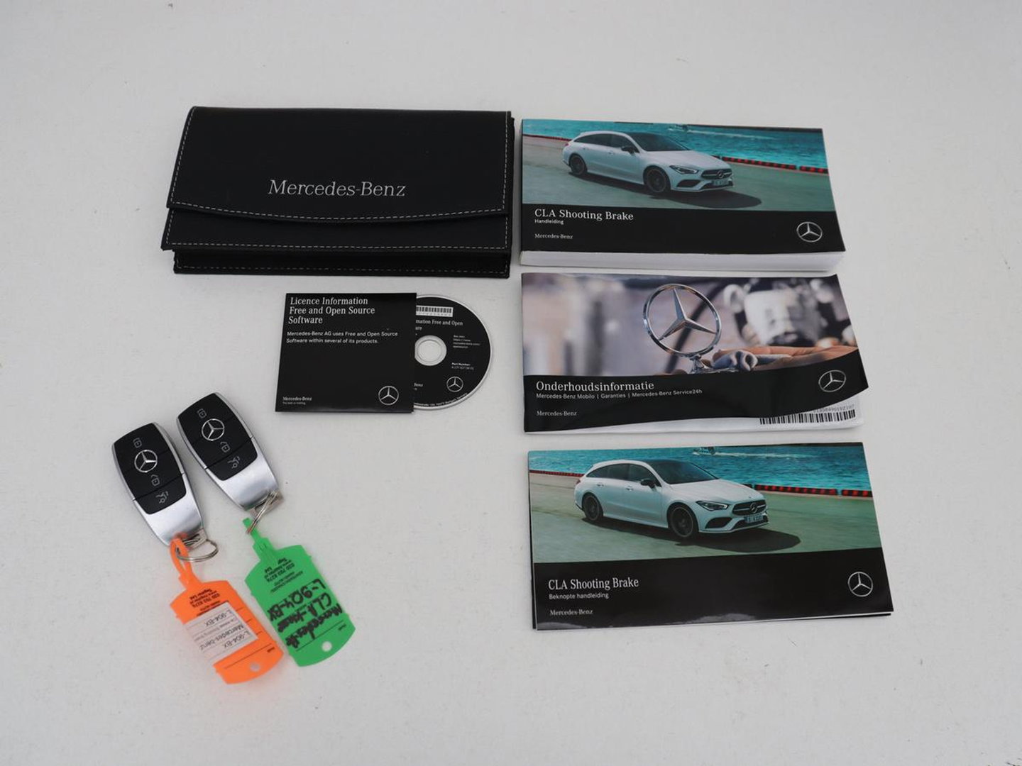 Mercedes-Benz CLA-Klasse Shooting Brake 180 Business Solution Luxury Trekhaak| Carplay | DAB | Parkeersensoren | Camera | Navigatie | Sfeerverlichting | Adaptive cruise | LM