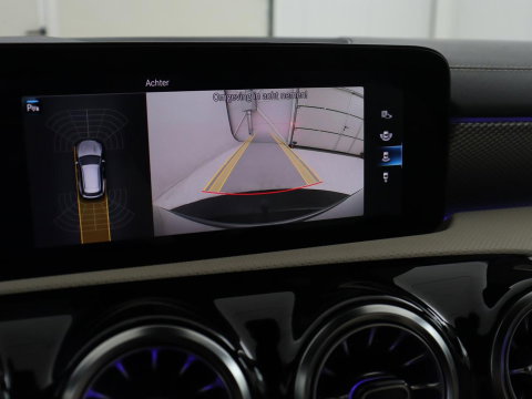 Mercedes-Benz CLA-Klasse Shooting Brake 180 Business Solution Luxury Trekhaak| Carplay | DAB | Parkeersensoren | Camera | Navigatie | Sfeerverlichting | Adaptive cruise | LM