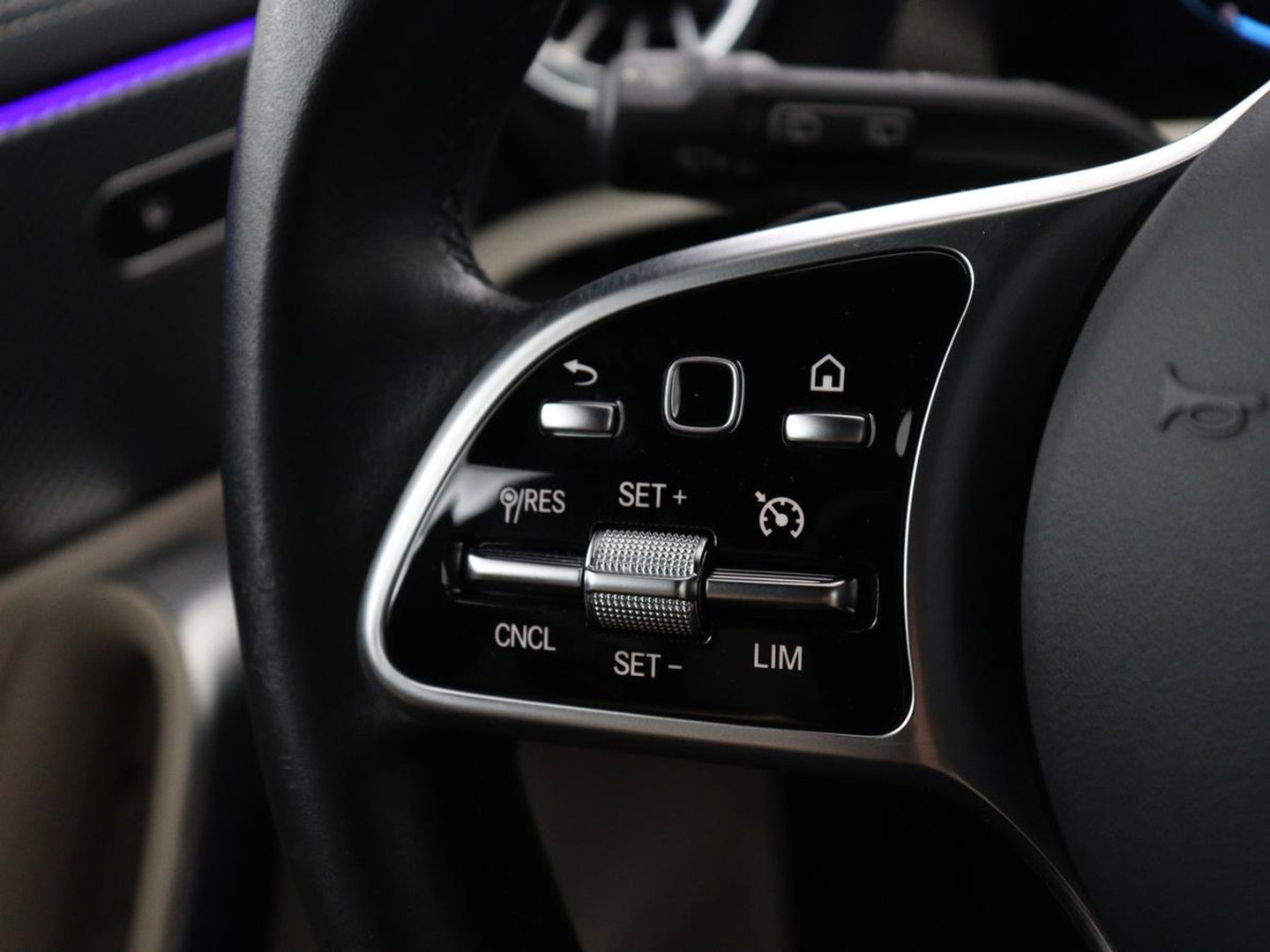 Mercedes-Benz CLA-Klasse Shooting Brake 180 Business Solution Luxury Trekhaak| Carplay | DAB | Parkeersensoren | Camera | Navigatie | Sfeerverlichting | Adaptive cruise | LM