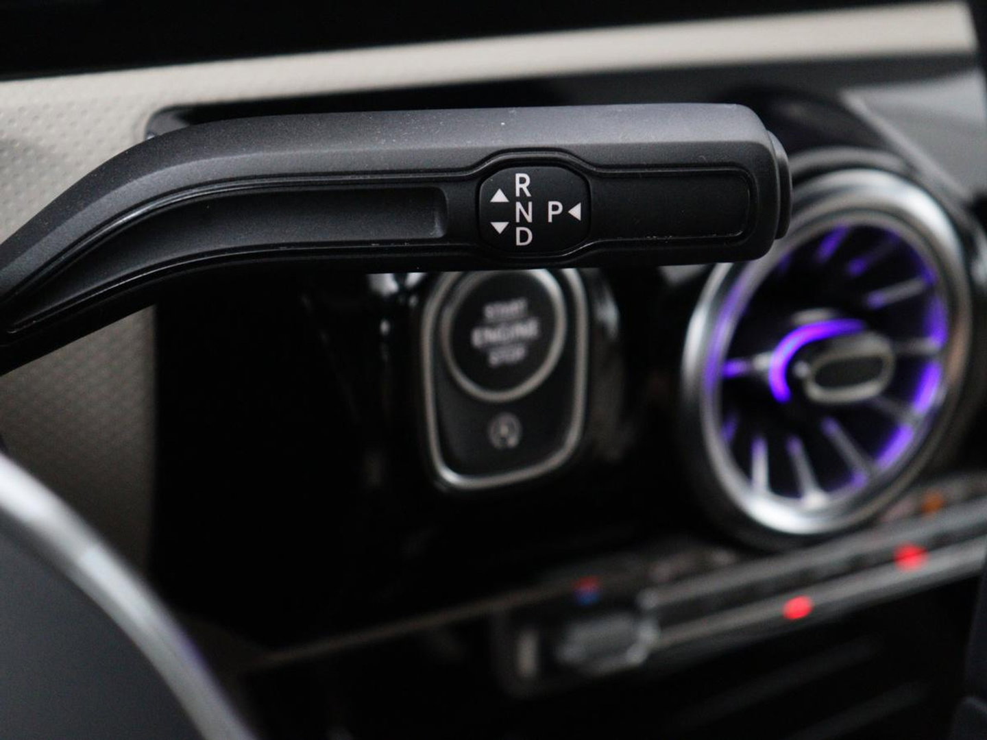 Mercedes-Benz CLA-Klasse Shooting Brake 180 Business Solution Luxury Trekhaak| Carplay | DAB | Parkeersensoren | Camera | Navigatie | Sfeerverlichting | Adaptive cruise | LM