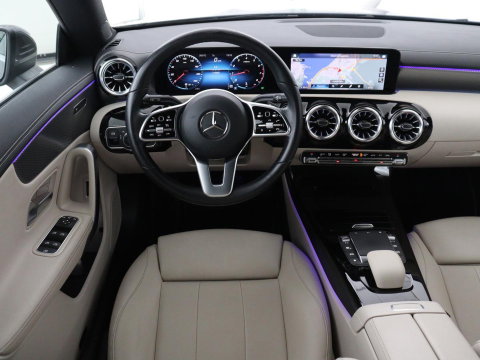 Mercedes-Benz CLA-Klasse Shooting Brake 180 Business Solution Luxury Trekhaak| Carplay | DAB | Parkeersensoren | Camera | Navigatie | Sfeerverlichting | Adaptive cruise | LM