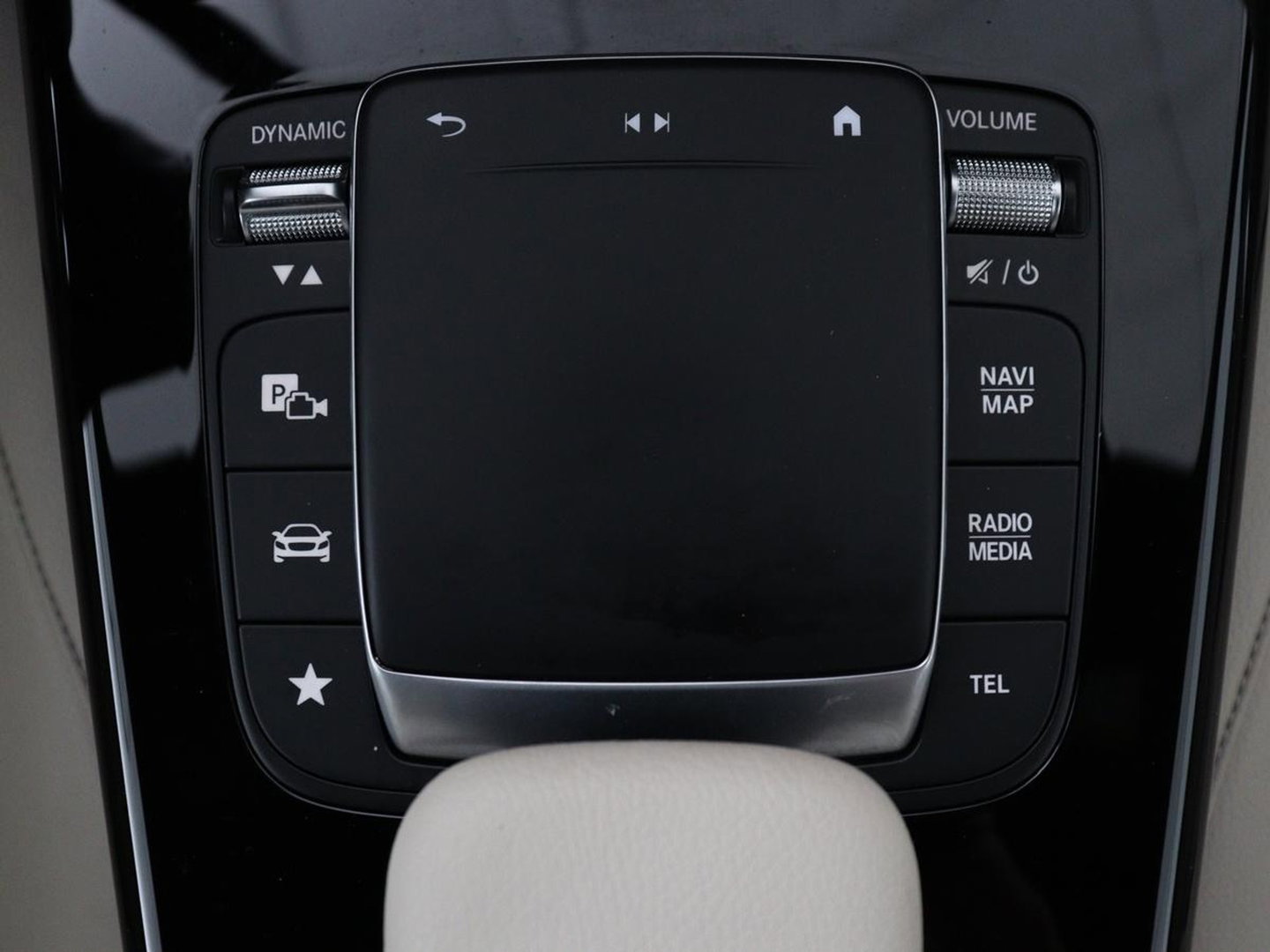 Mercedes-Benz CLA-Klasse Shooting Brake 180 Business Solution Luxury Trekhaak| Carplay | DAB | Parkeersensoren | Camera | Navigatie | Sfeerverlichting | Adaptive cruise | LM