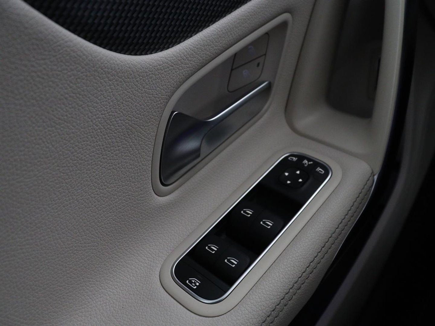 Mercedes-Benz CLA-Klasse Shooting Brake 180 Business Solution Luxury Trekhaak| Carplay | DAB | Parkeersensoren | Camera | Navigatie | Sfeerverlichting | Adaptive cruise | LM