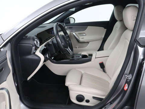 Mercedes-Benz CLA-Klasse Shooting Brake 180 Business Solution Luxury Trekhaak| Carplay | DAB | Parkeersensoren | Camera | Navigatie | Sfeerverlichting | Adaptive cruise | LM