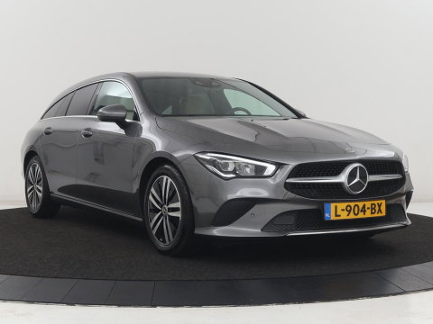 Mercedes-Benz CLA-Klasse Shooting Brake 180 Business Solution Luxury Trekhaak| Carplay | DAB | Parkeersensoren | Camera | Navigatie | Sfeerverlichting | Adaptive cruise | LM