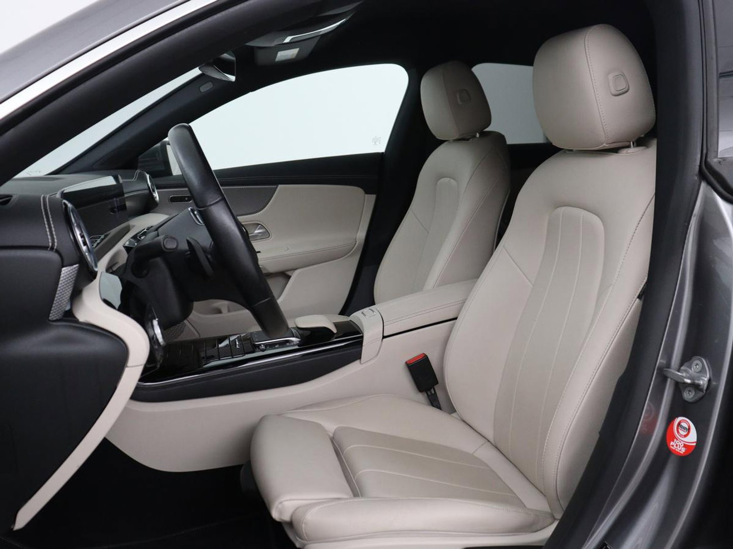 Mercedes-Benz CLA-Klasse Shooting Brake 180 Business Solution Luxury Trekhaak| Carplay | DAB | Parkeersensoren | Camera | Navigatie | Sfeerverlichting | Adaptive cruise | LM