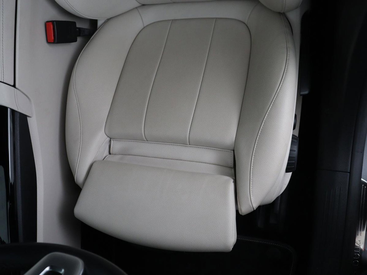 Mercedes-Benz CLA-Klasse Shooting Brake 180 Business Solution Luxury Trekhaak| Carplay | DAB | Parkeersensoren | Camera | Navigatie | Sfeerverlichting | Adaptive cruise | LM