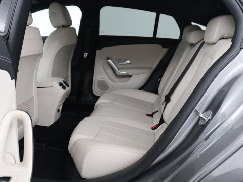 Mercedes-Benz CLA-Klasse Shooting Brake 180 Business Solution Luxury Trekhaak| Carplay | DAB | Parkeersensoren | Camera | Navigatie | Sfeerverlichting | Adaptive cruise | LM
