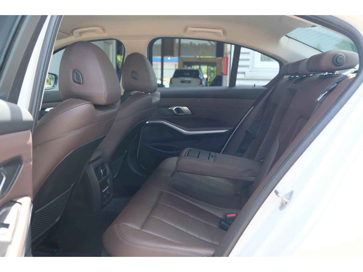 BMW 3-serie 330e 292pk eDrive Sport Line Sportstoelen Leder Digital cockpit Stoelverwarming LED NLauto Zeer Net!