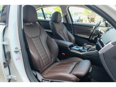 BMW 3-serie 330e 292pk eDrive Sport Line Sportstoelen Leder Digital cockpit Stoelverwarming LED NLauto Zeer Net!