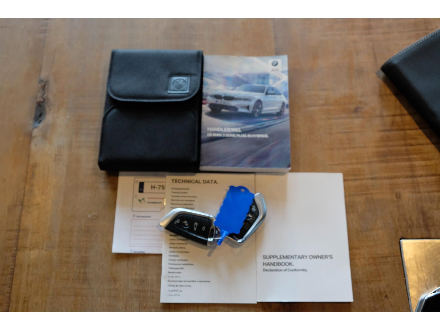 BMW 3-serie 330e 292pk eDrive Sport Line Sportstoelen Leder Digital cockpit Stoelverwarming LED NLauto Zeer Net!