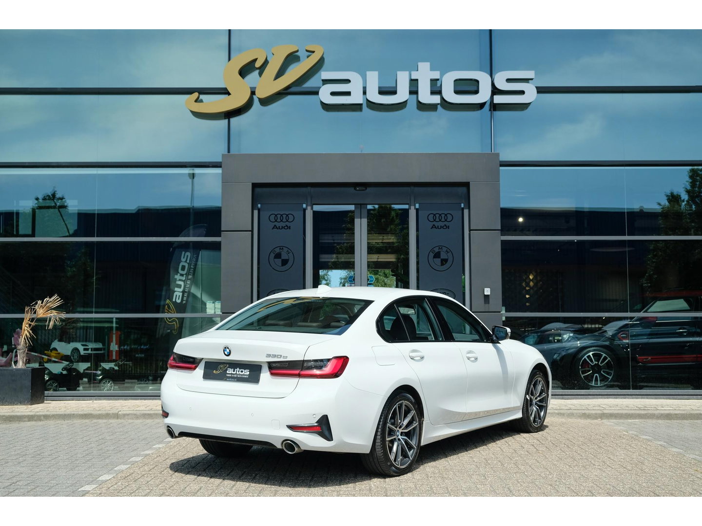 BMW 3-serie 330e 292pk eDrive Sport Line Sportstoelen Leder Digital cockpit Stoelverwarming LED NLauto Zeer Net!