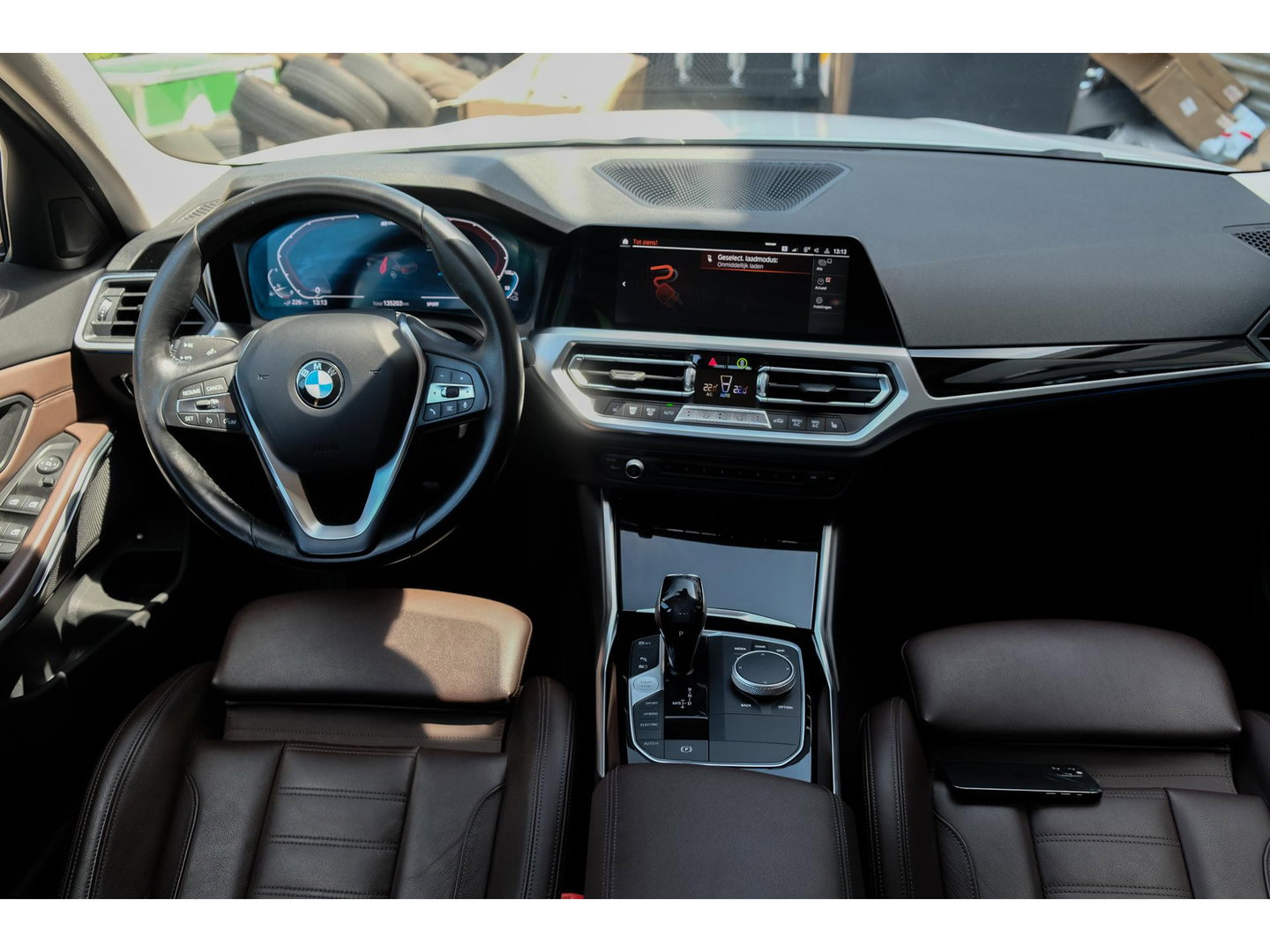 BMW 3-serie 330e 292pk eDrive Sport Line Sportstoelen Leder Digital cockpit Stoelverwarming LED NLauto Zeer Net!