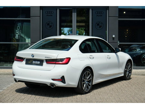 BMW 3-serie 330e 292pk eDrive Sport Line Sportstoelen Leder Digital cockpit Stoelverwarming LED NLauto Zeer Net!