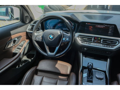 BMW 3-serie 330e 292pk eDrive Sport Line Sportstoelen Leder Digital cockpit Stoelverwarming LED NLauto Zeer Net!