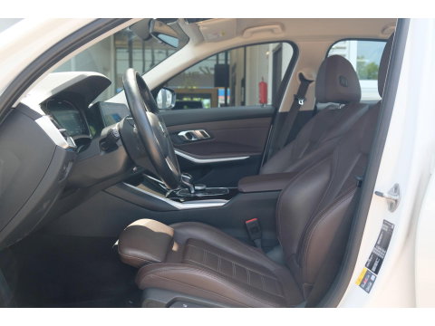 BMW 3-serie 330e 292pk eDrive Sport Line Sportstoelen Leder Digital cockpit Stoelverwarming LED NLauto Zeer Net!
