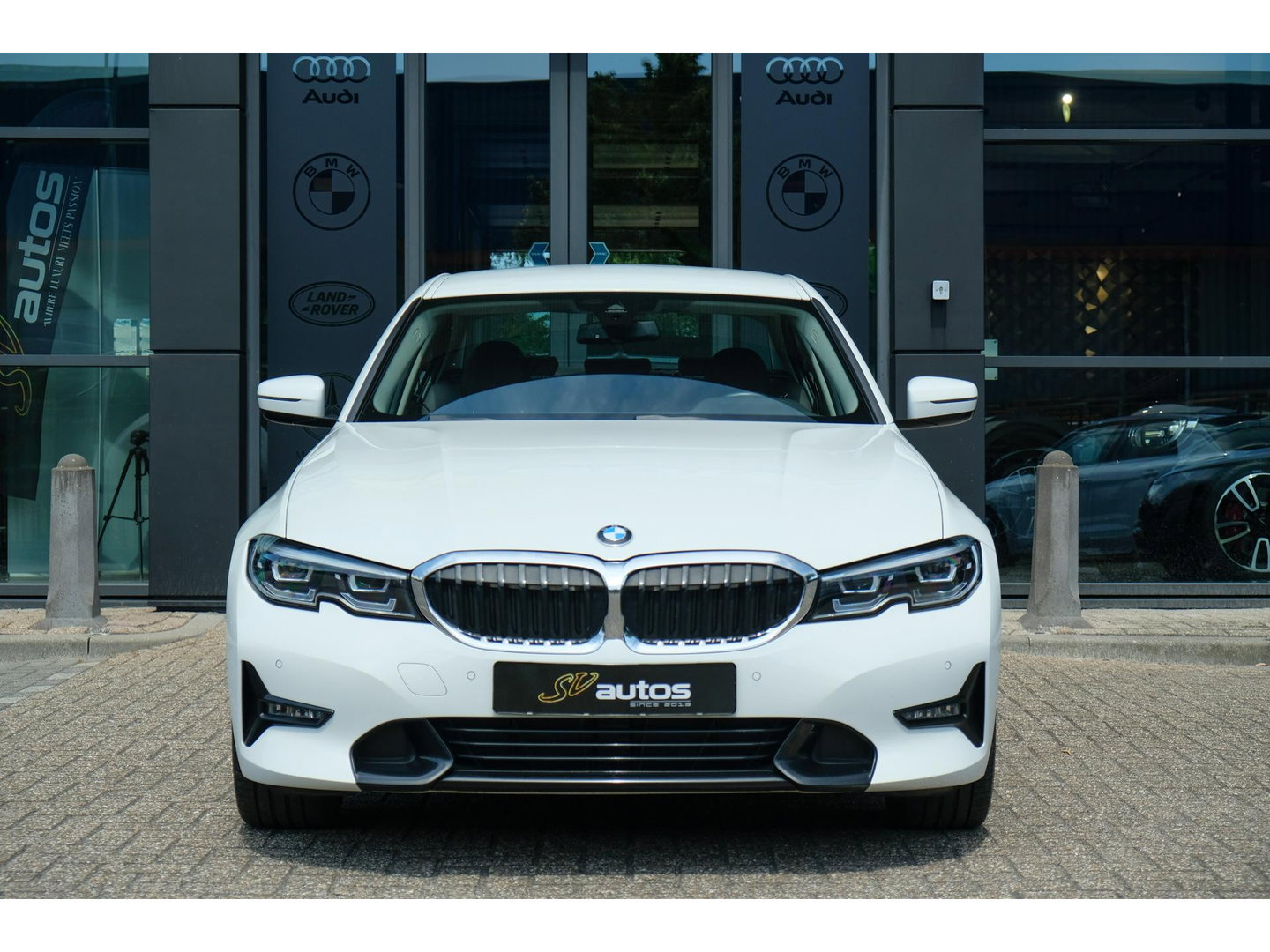 BMW 3-serie 330e 292pk eDrive Sport Line Sportstoelen Leder Digital cockpit Stoelverwarming LED NLauto Zeer Net!
