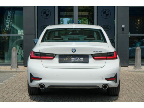 BMW 3-serie 330e 292pk eDrive Sport Line Sportstoelen Leder Digital cockpit Stoelverwarming LED NLauto Zeer Net!