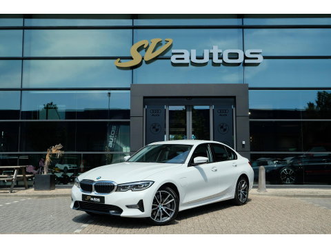 BMW 3-serie 330e 292pk eDrive Sport Line Sportstoelen Leder Digital cockpit Stoelverwarming LED NLauto Zeer Net!