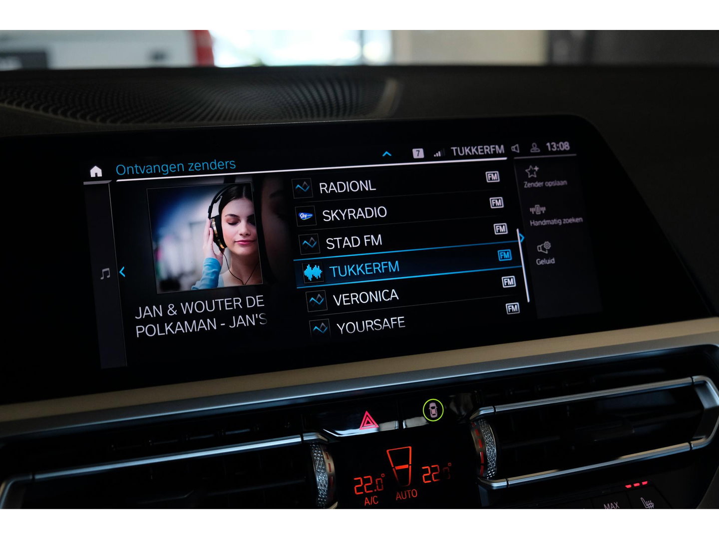 BMW 3-serie 330e 292pk eDrive Sport Line Sportstoelen Leder Digital cockpit Stoelverwarming LED NLauto Zeer Net!