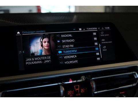 BMW 3-serie 330e 292pk eDrive Sport Line Sportstoelen Leder Digital cockpit Stoelverwarming LED NLauto Zeer Net!
