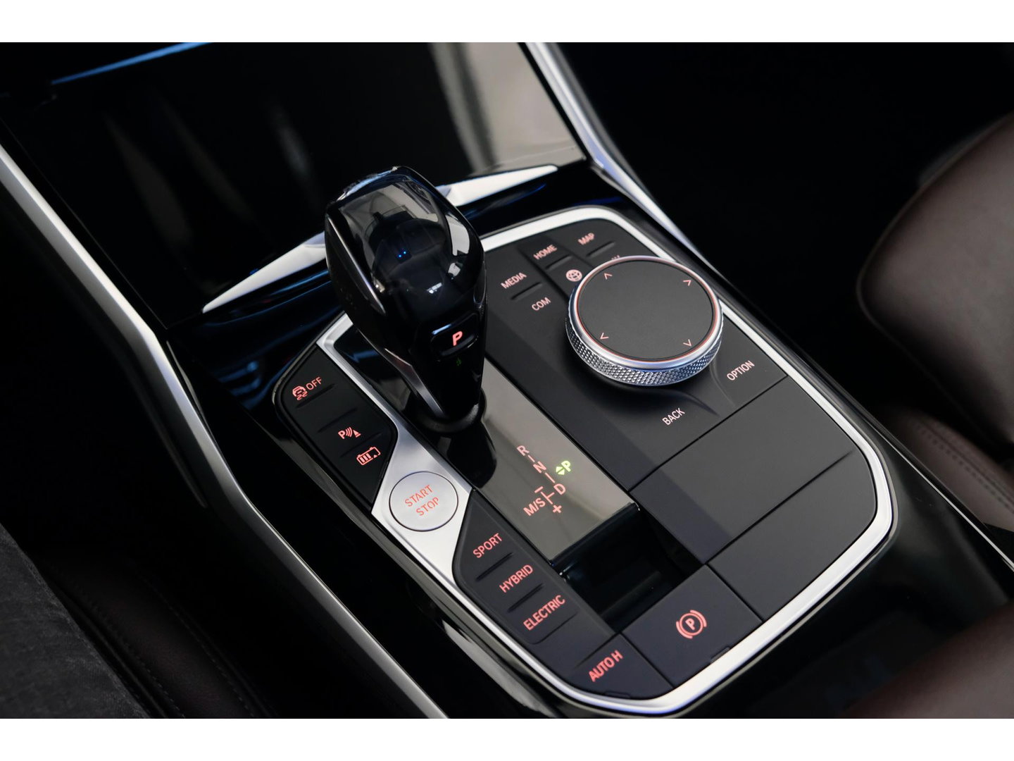 BMW 3-serie 330e 292pk eDrive Sport Line Sportstoelen Leder Digital cockpit Stoelverwarming LED NLauto Zeer Net!