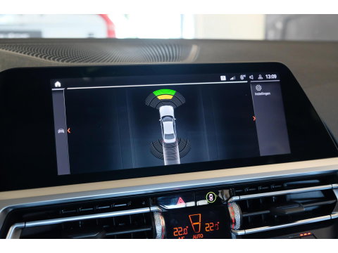 BMW 3-serie 330e 292pk eDrive Sport Line Sportstoelen Leder Digital cockpit Stoelverwarming LED NLauto Zeer Net!