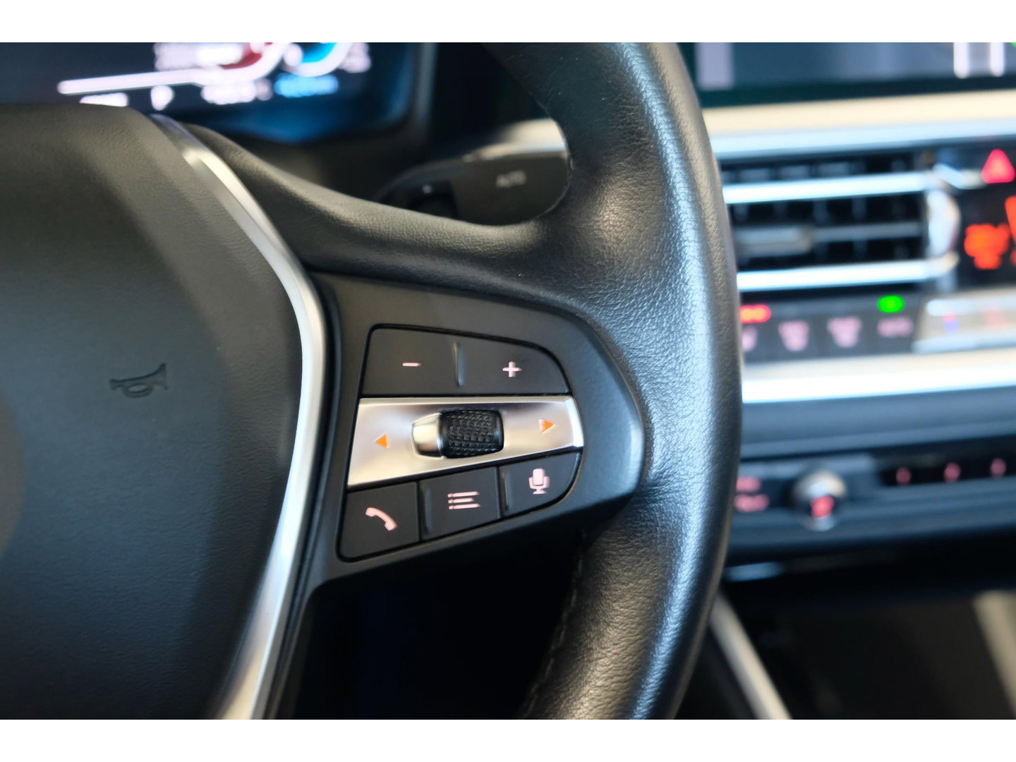 BMW 3-serie 330e 292pk eDrive Sport Line Sportstoelen Leder Digital cockpit Stoelverwarming LED NLauto Zeer Net!