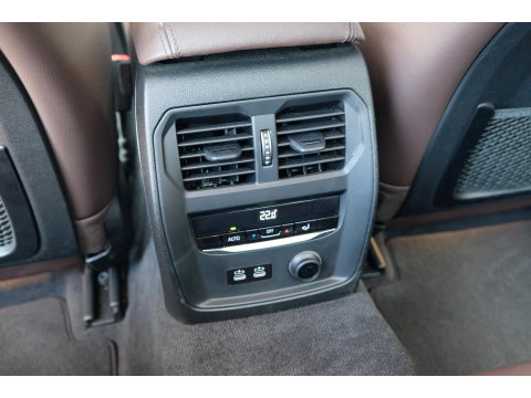 BMW 3-serie 330e 292pk eDrive Sport Line Sportstoelen Leder Digital cockpit Stoelverwarming LED NLauto Zeer Net!