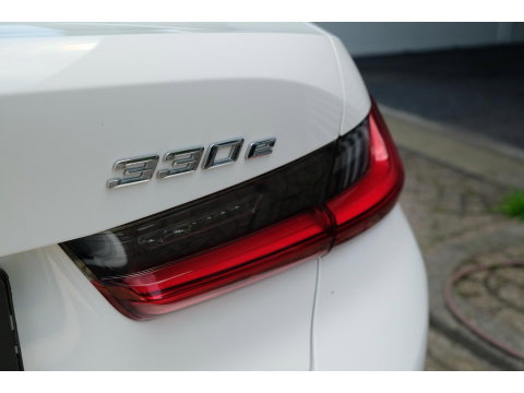 BMW 3-serie 330e 292pk eDrive Sport Line Sportstoelen Leder Digital cockpit Stoelverwarming LED NLauto Zeer Net!