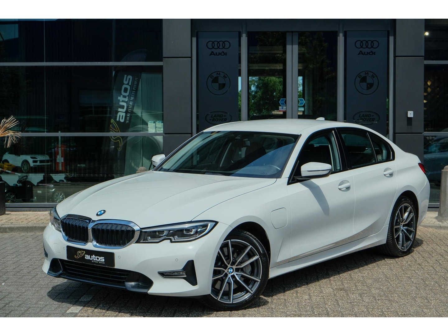 BMW 3-serie 330e 292pk eDrive Sport Line Sportstoelen Leder Digital cockpit Stoelverwarming LED NLauto Zeer Net!