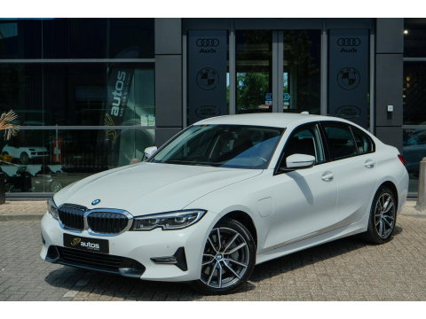 BMW 3-serie 330e 292pk eDrive Sport Line Sportstoelen Leder Digital cockpit Stoelverwarming LED NLauto Zeer Net!
