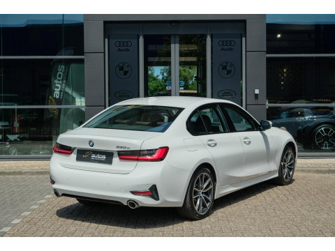 BMW 3-serie 330e 292pk eDrive Sport Line Sportstoelen Leder Digital cockpit Stoelverwarming LED NLauto Zeer Net!