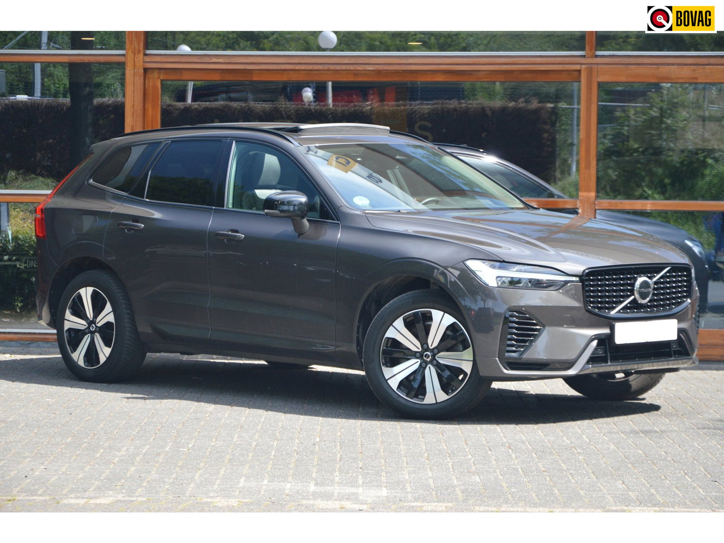 Volvo XC60 T6 Hybride AWD Plus Dark LONG RANGE| Panoramadak | Harman/Kardon | Camera | Stoel + Stuur Verwarmd |