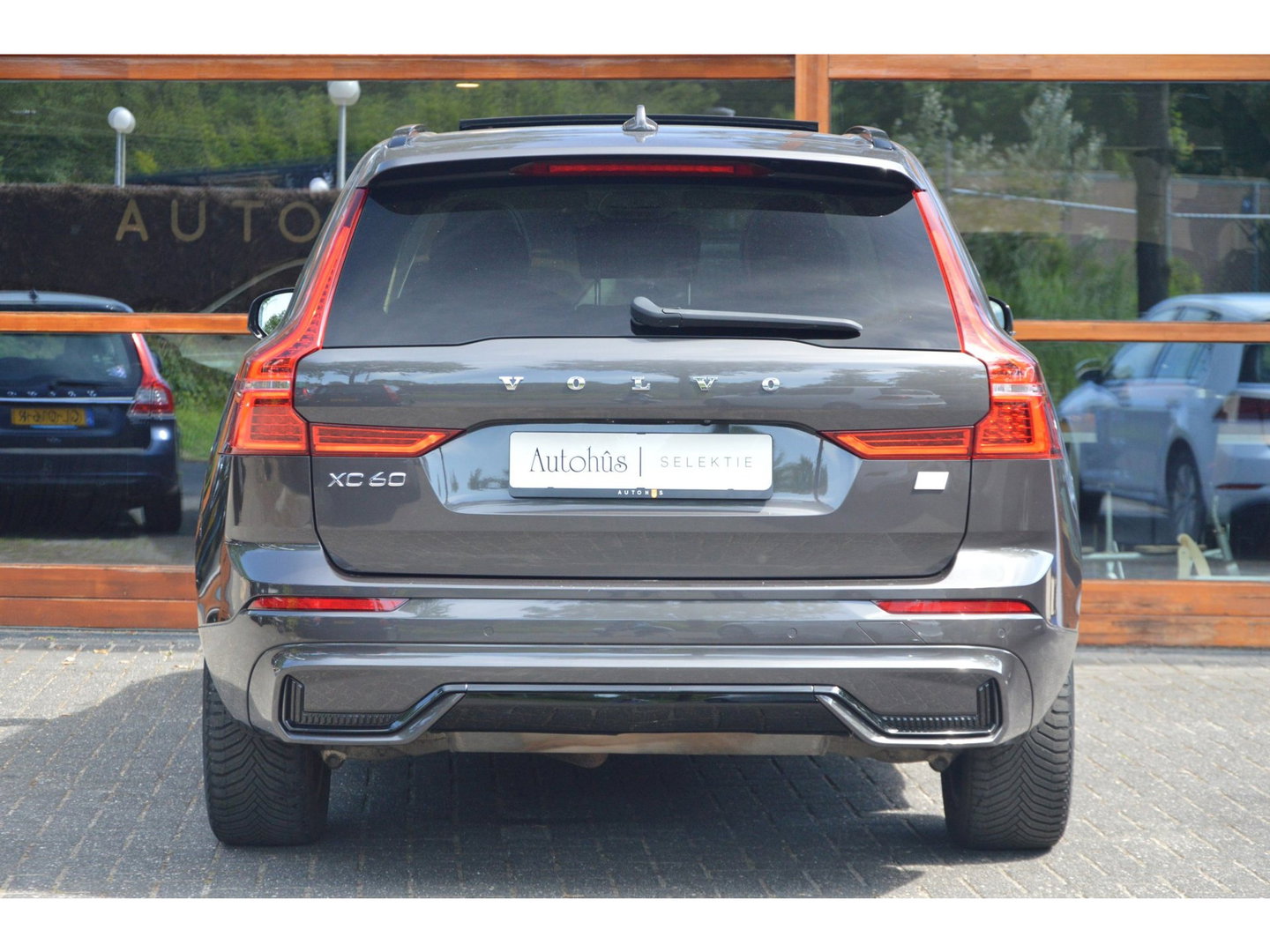 Volvo XC60 T6 Hybride AWD Plus Dark LONG RANGE| Panoramadak | Harman/Kardon | Camera | Stoel + Stuur Verwarmd |